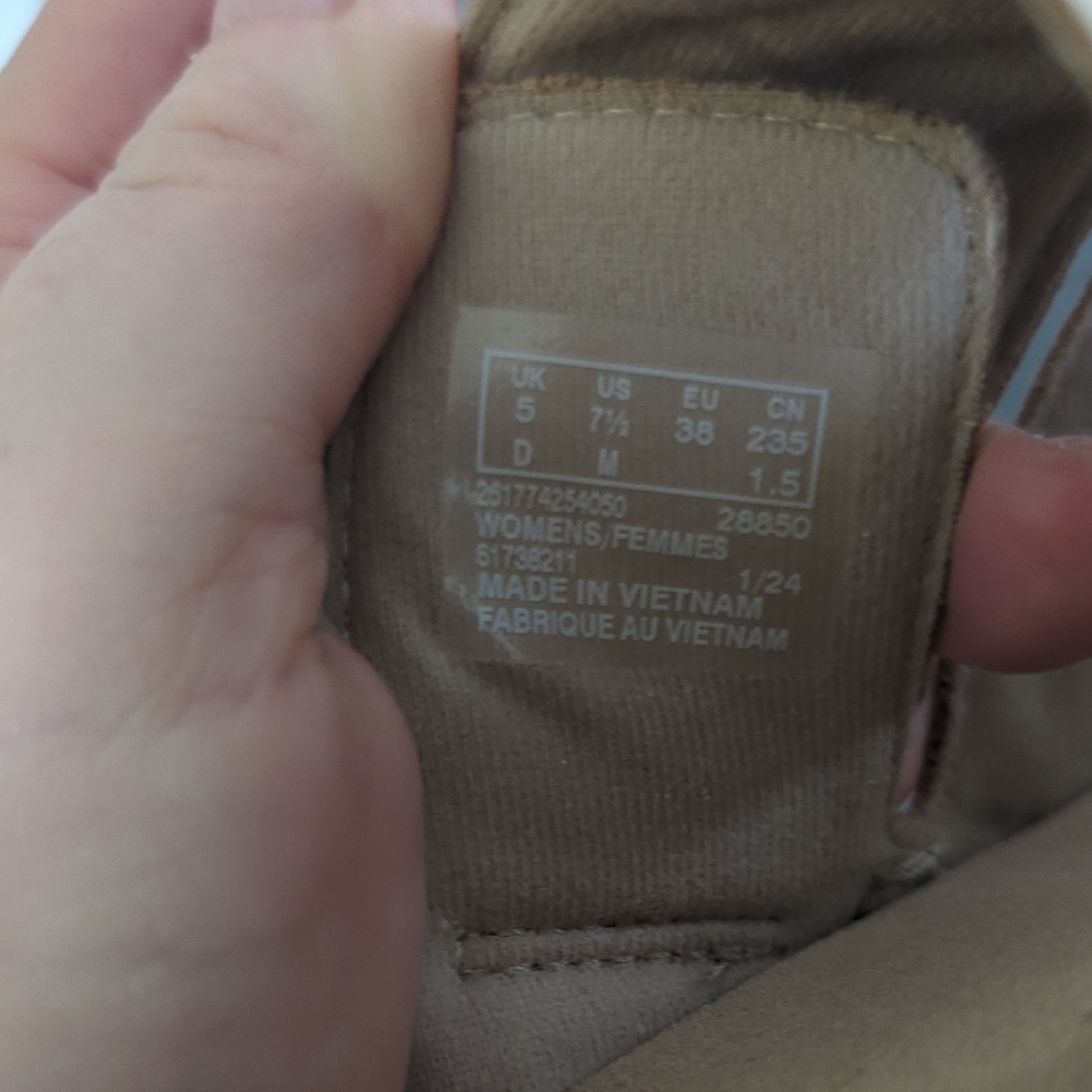 Clarks Women's Tan Sandals - Picture 10 of 10